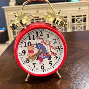Vintage Disney winnie the pooh quartz alarm clock